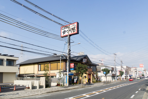 かごの屋の前