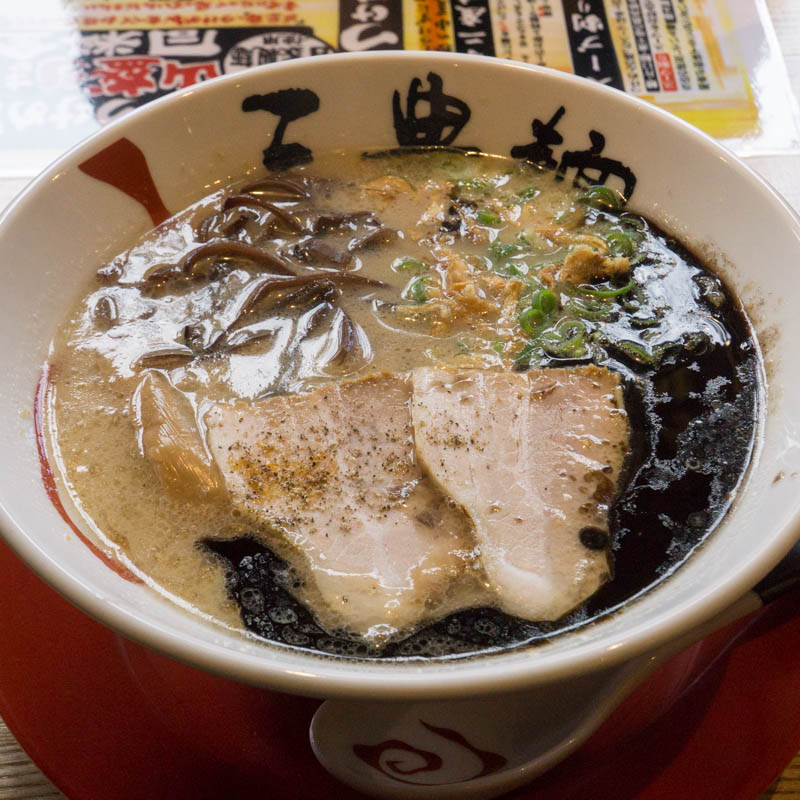 三豊麺 の 黒とんこつ三豊麺 ひらつーグルメ 枚方つーしん