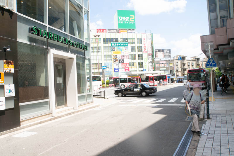 市駅北口にあるスターバックスが閉店してる かわりに8月2日に新店舗が市駅下にオープン 枚方つーしん