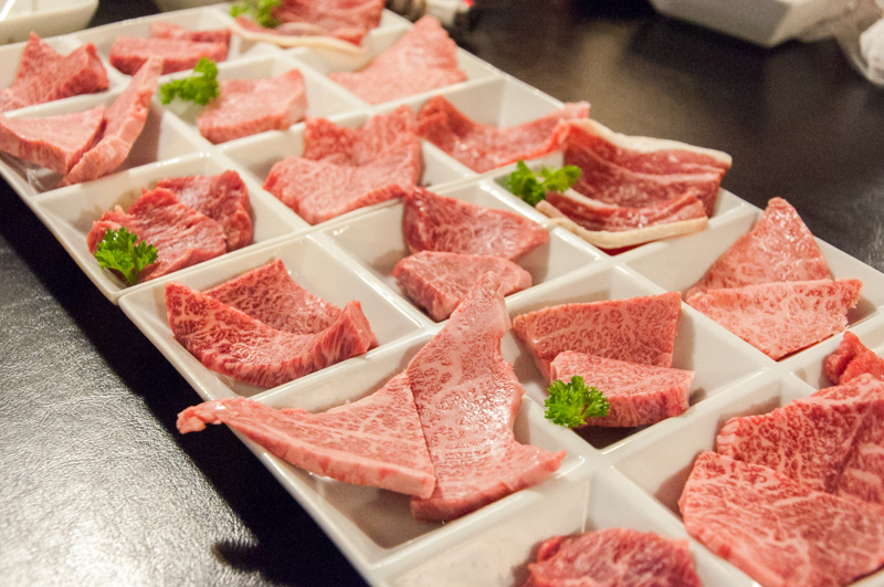 枚方市内でおすすめの焼肉屋さんはどこ お肉を焼いて食べながら 市役所とひらつーのグルメ座談会第3弾 枚方つーしん